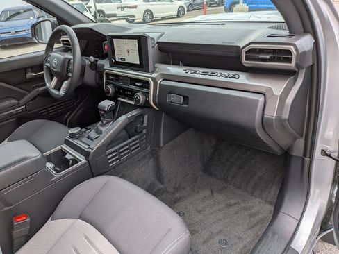 Used 2024 Toyota Tacoma TRD Sport AWD/4WD image 34