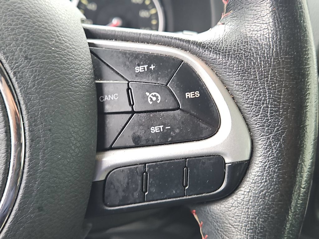 Used 2016 Jeep Renegade Trailhawk AWD/4WD image 28