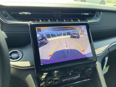 New 2025 Jeep Grand Cherokee Limited w/ Trailer Tow Package image 19