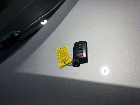 Used 2017 Toyota Highlander XLE w/ Protection Package #3 AWD/4WD image 22