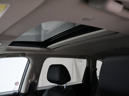 Used 2025 Honda CR-V EX-L image 9