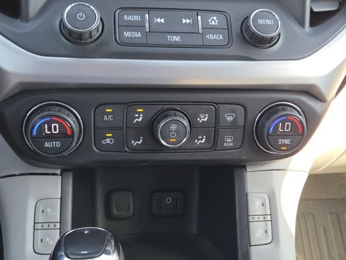 Used 2017 GMC Acadia SLT FWD image 32