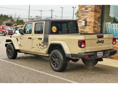 Used 2022 Jeep Gladiator Sport image 5