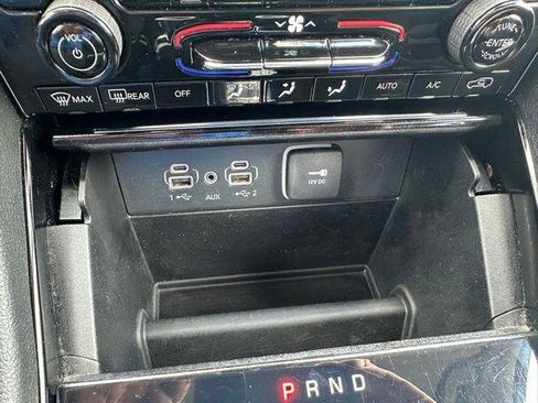 Used 2023 Jeep Grand Cherokee Laredo AWD/4WD image 43