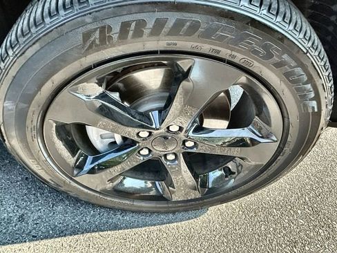 Used 2024 Jeep Grand Cherokee L Laredo image 12