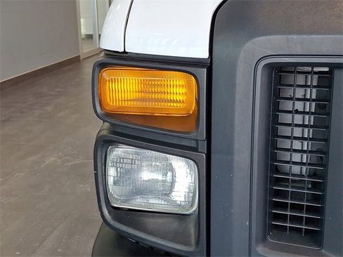Used 2014 Ford E-150 and Econoline 150 image 8