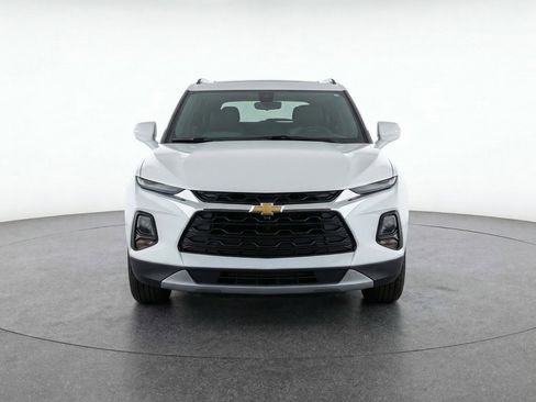 Used 2025 Chevrolet Blazer LT FWD image 2