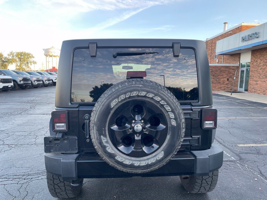 Used 2016 Jeep Wrangler Unlimited Sahara w/ Dual Top Group AWD/4WD image 4