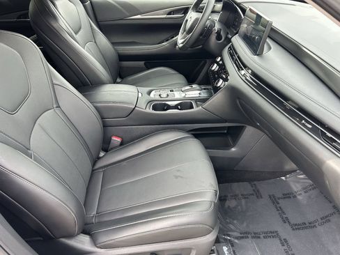 Certified 2026 INFINITI QX60 Luxe w/ Cargo Package FWD image 9
