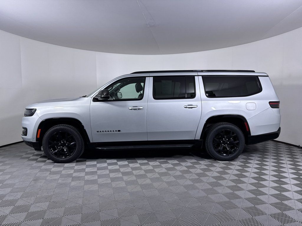 Used 2023 Jeep Wagoneer L Series II AWD/4WD image 15