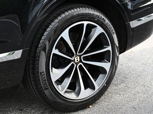 Used 2019 Bentley Bentayga AWD/4WD image 12