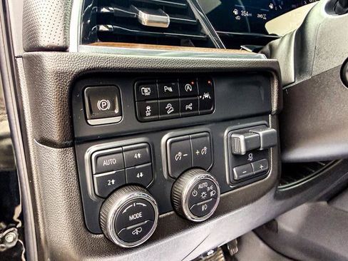 Used 2025 Chevrolet Suburban High Country image 62