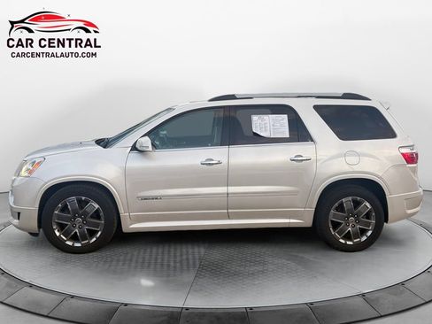 Used 2011 GMC Acadia Denali image 2