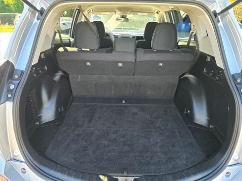 Used 2018 Toyota RAV4 LE FWD image 26