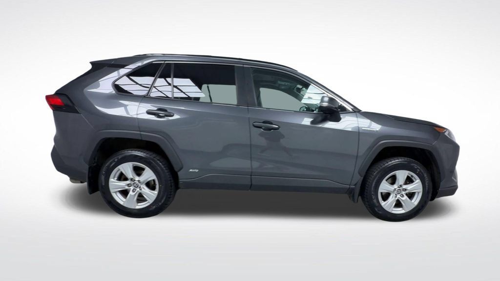 Used 2021 Toyota RAV4 XLE w/ Convenience Package AWD/4WD image 9