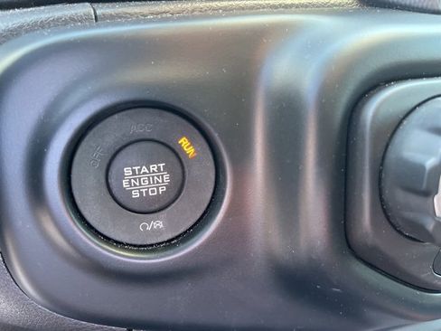 Used 2023 Jeep Gladiator Mojave w/ Cold Weather Group image 27