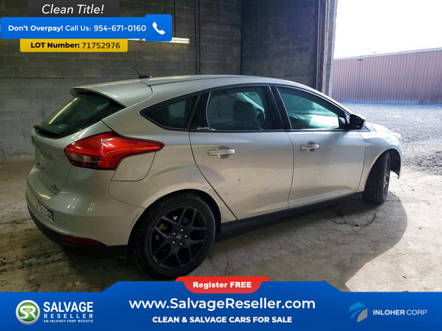 Used 2016 Ford Focus SE w/ Equipment Group 201A FWD image 4