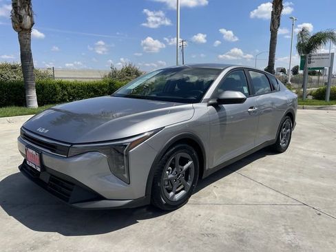 Used 2025 Kia K4 FWD image 1