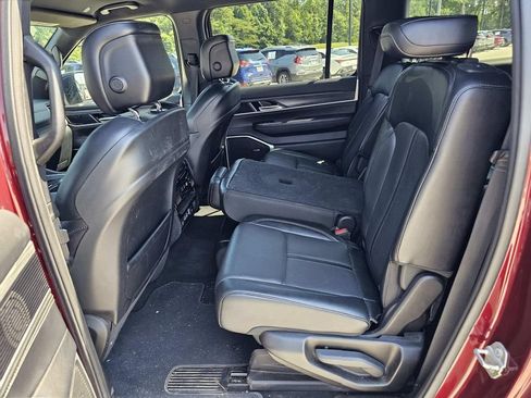 Used 2024 Jeep Wagoneer L Series II w/ Flexible Seating Group AWD/4WD image 22