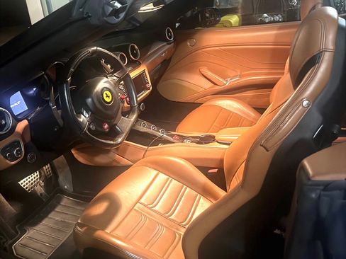 Used 2015 Ferrari California T image 5