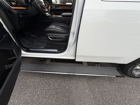 Used 2024 Jeep Grand Wagoneer Series III AWD/4WD image 15