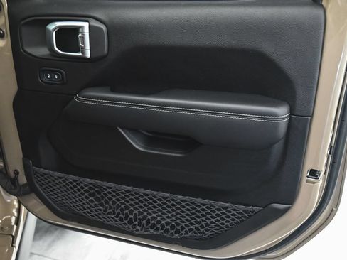 Used 2020 Jeep Gladiator Rubicon AWD/4WD image 9