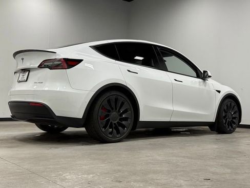 Used 2022 Tesla Model Y Performance image 12
