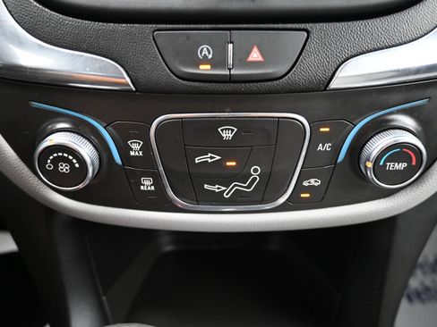 Used 2022 Chevrolet Equinox LS w/ LS Convenience Package FWD image 17