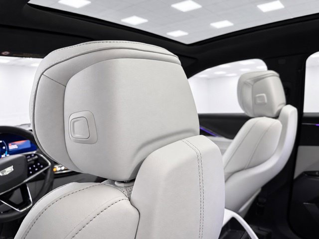 Used 2024 Cadillac Lyriq Luxury AWD/4WD image 18