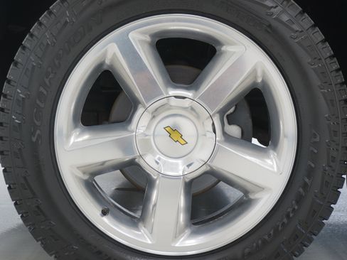 Used 2013 Chevrolet Avalanche LTZ image 26