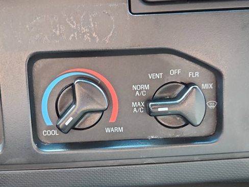 Used 2014 Ford E-150 and Econoline 150 RWD image 25