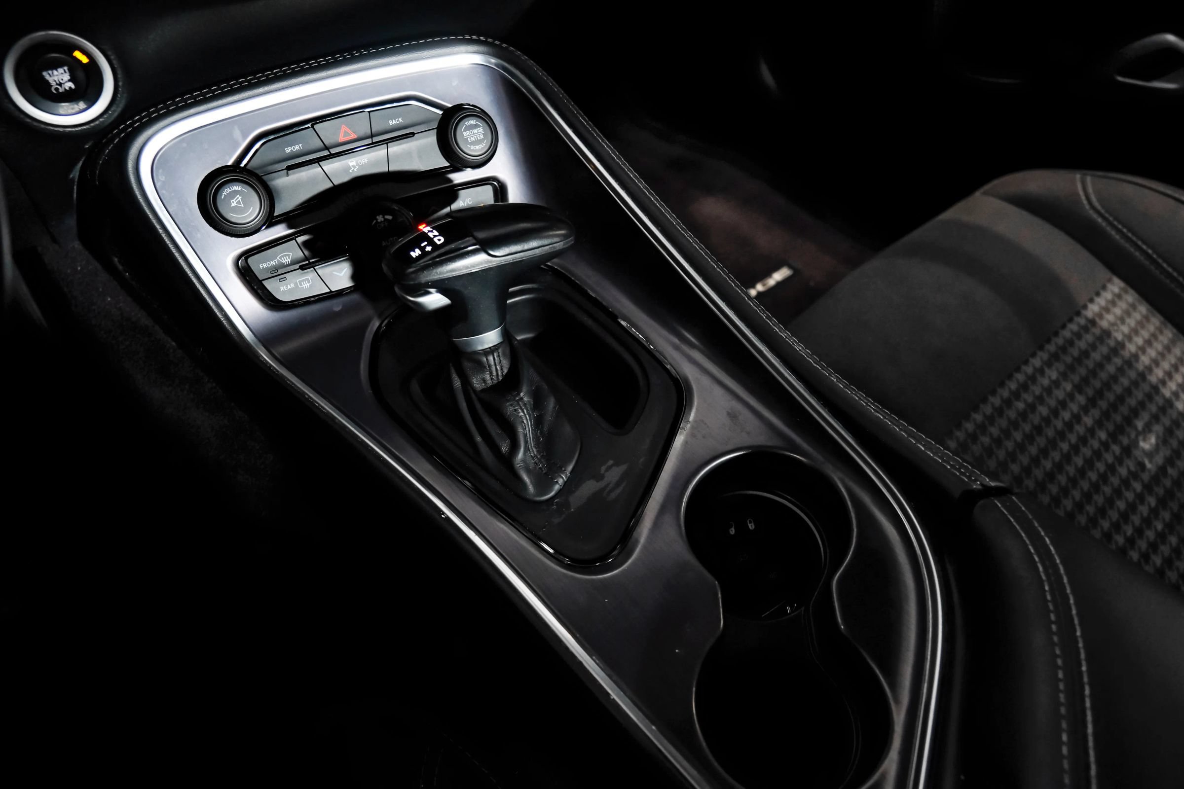 Used 2016 Dodge Challenger SXT RWD image 20