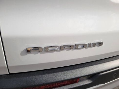 New 2026 GMC Acadia Elevation image 32