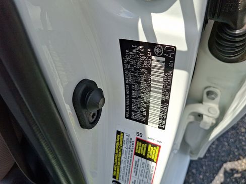 Used 2019 Toyota Corolla LE image 27