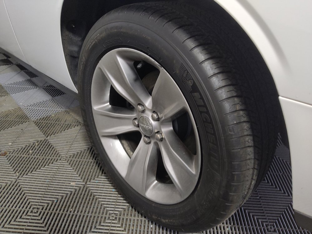 Used 2018 Dodge Challenger SXT RWD image 31