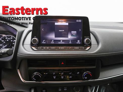 Used 2024 Nissan Rogue S AWD/4WD image 12