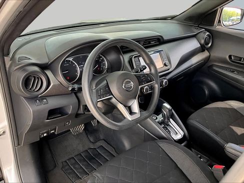 Used 2019 Nissan Kicks S FWD image 17