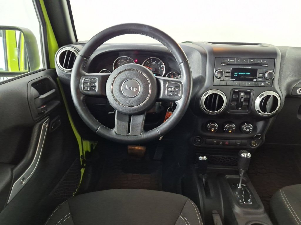 Used 2016 Jeep Wrangler Unlimited Sahara w/ Connectivity Group AWD/4WD image 29