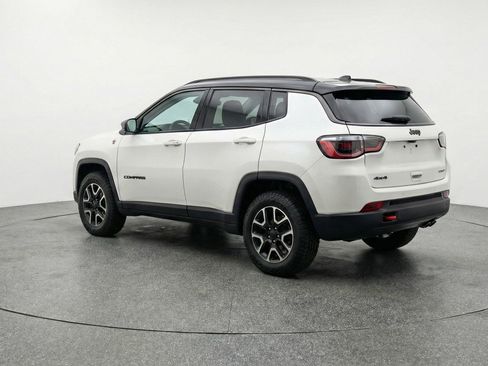 Used 2025 Jeep Compass Trailhawk AWD/4WD image 6