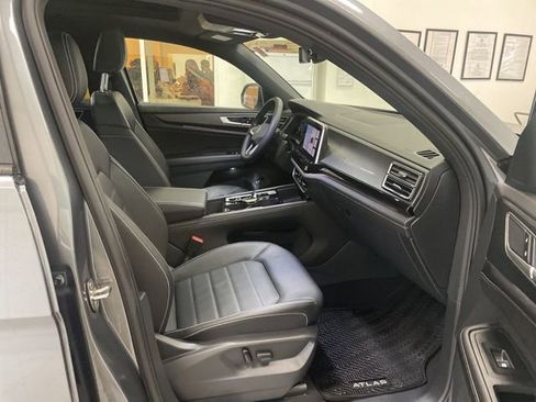 Certified 2025 Volkswagen Atlas Cross Sport SEL R-Line image 12