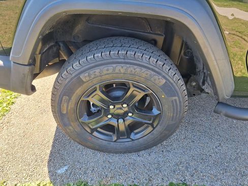 Used 2020 Jeep Wrangler Sport image 24