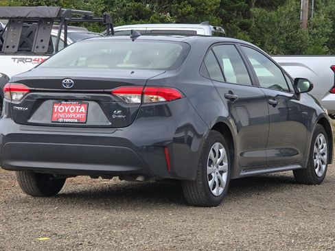 Used 2025 Toyota Corolla LE FWD image 4