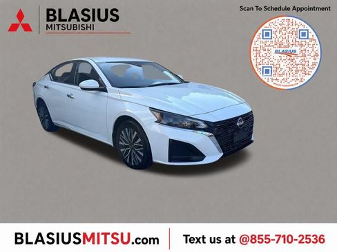 Used 2023 Nissan Altima 2.5 SV AWD/4WD image 5