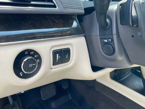 Used 2014 Lincoln MKT FWD image 19