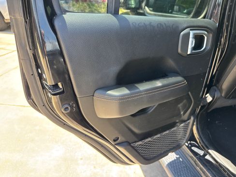 Certified 2022 Jeep Gladiator Overland AWD/4WD image 22