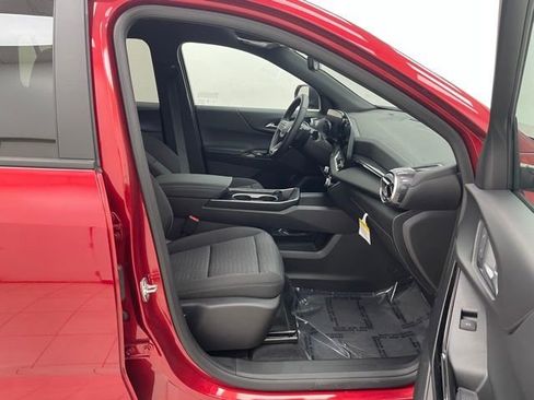 New 2025 Chevrolet Equinox LT w/ Safety and Technology Package image 12