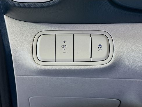 Used 2023 Hyundai Venue Limited w/ Cargo Package FWD image 17