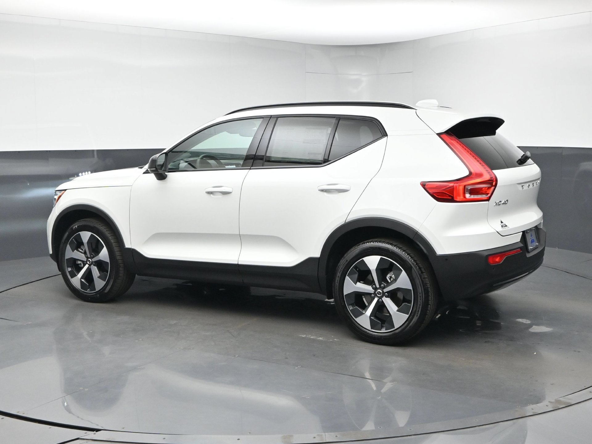 New 2026 Volvo XC40 B4 Plus w/ Protection Package Premier FWD image 6