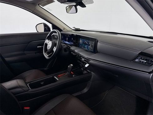 Certified 2025 Nissan Kicks SR image 26