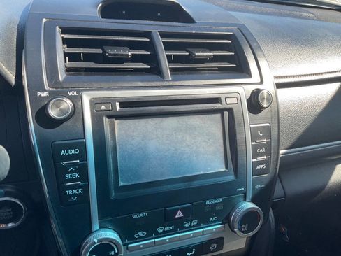 Used 2014 Toyota Camry SE w/ Moonroof Package FWD image 18